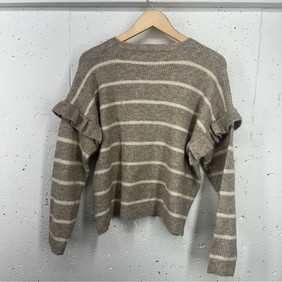 debut size Women’s Large Beige Striped Ruffle Sweater - Picture 8 of 12